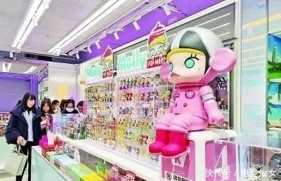 萬物皆可“潮”！潮流玩具的工美設(shè)計(jì)“潮”在何處？探秘超207億元市場(chǎng)的審美與商業(yè)密碼